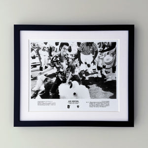 Ace Ventura (1994) Publicity Press Film Movie Still Photo - Framed