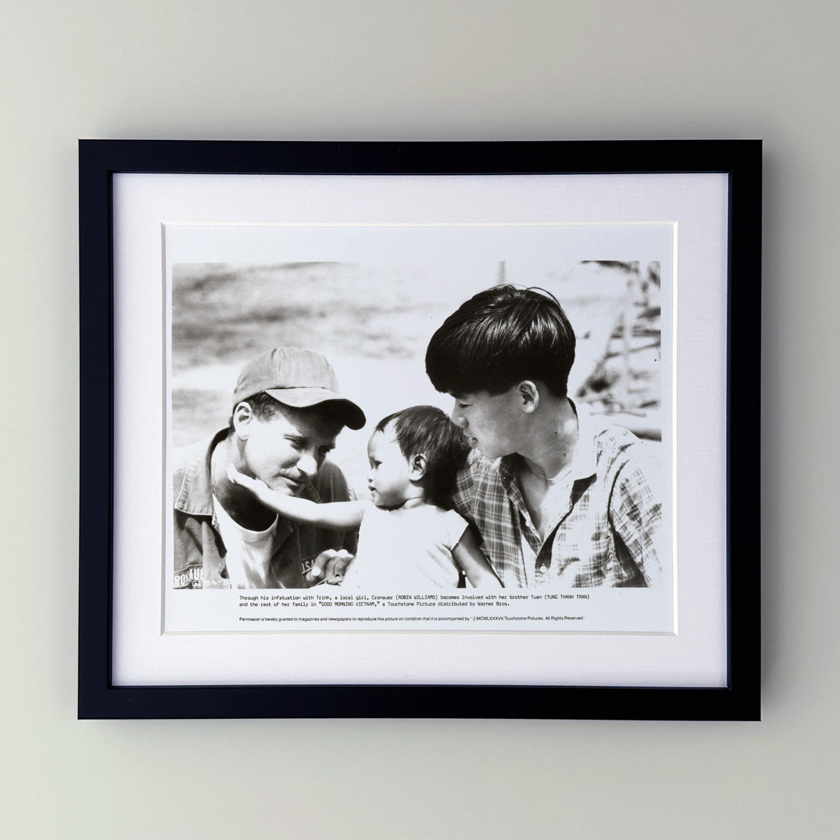 Good Morning Vietnam (1988) Publicity Press Film Movie Still Photo - Framed