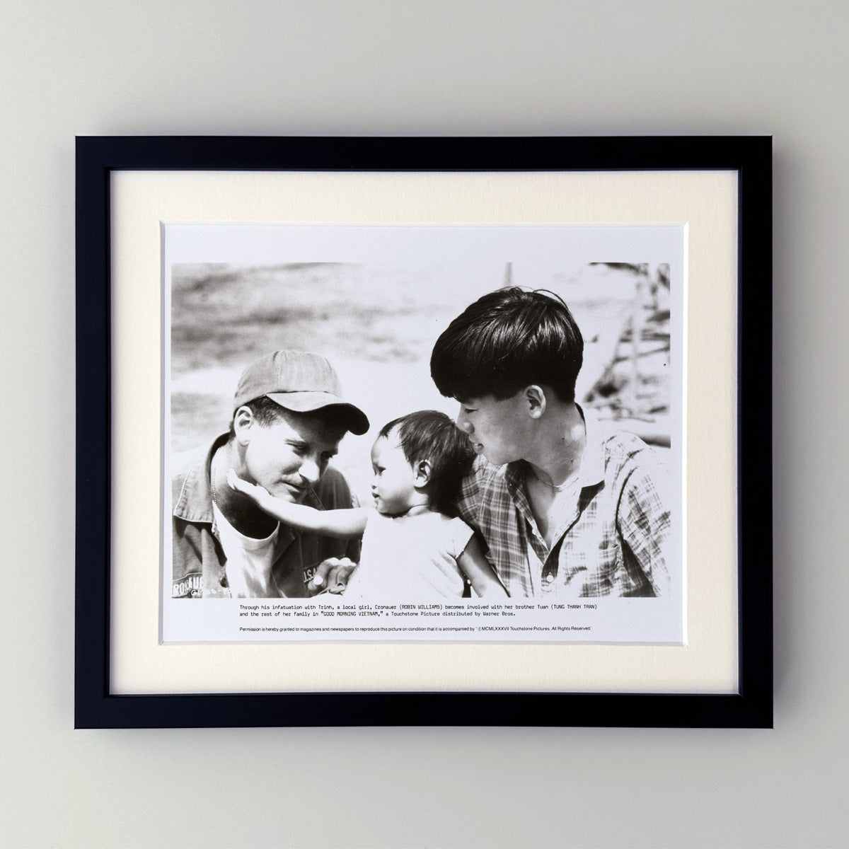 Good Morning Vietnam (1988) Publicity Press Film Movie Still Photo - Framed